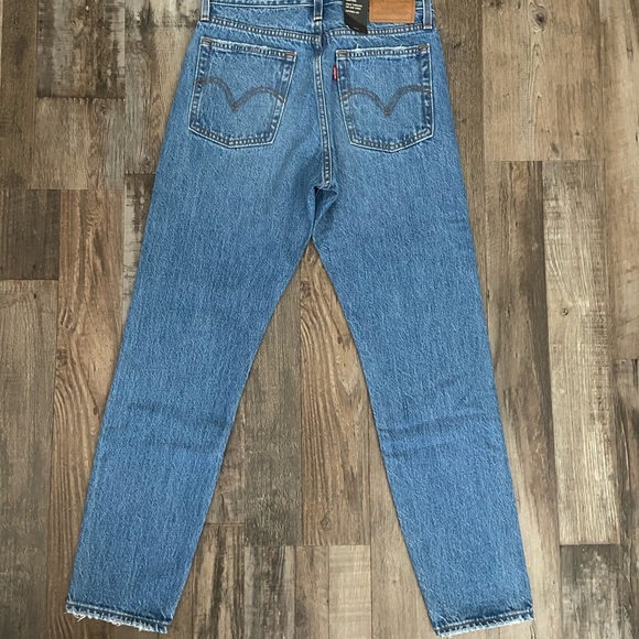 NWT Levi’s Wedgie Icon Fit Ankle Jeans - 25 - Picture 7 of 7